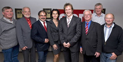 Die Gratulanten zu Maximilian Mumms Nominierung zum Bürgermeisterkandidaten Foto: H. Israel